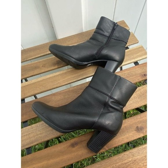 clarks cushion soft ankle boots
